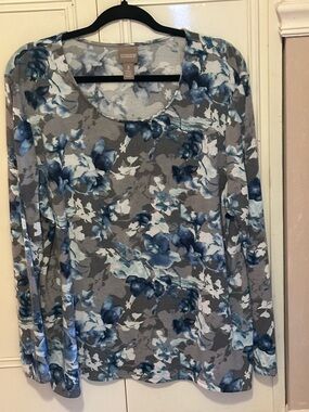 Chico's Gray Long-Sleeve Top with Blue Floral Print